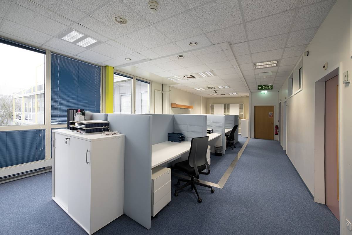 910m² commercial