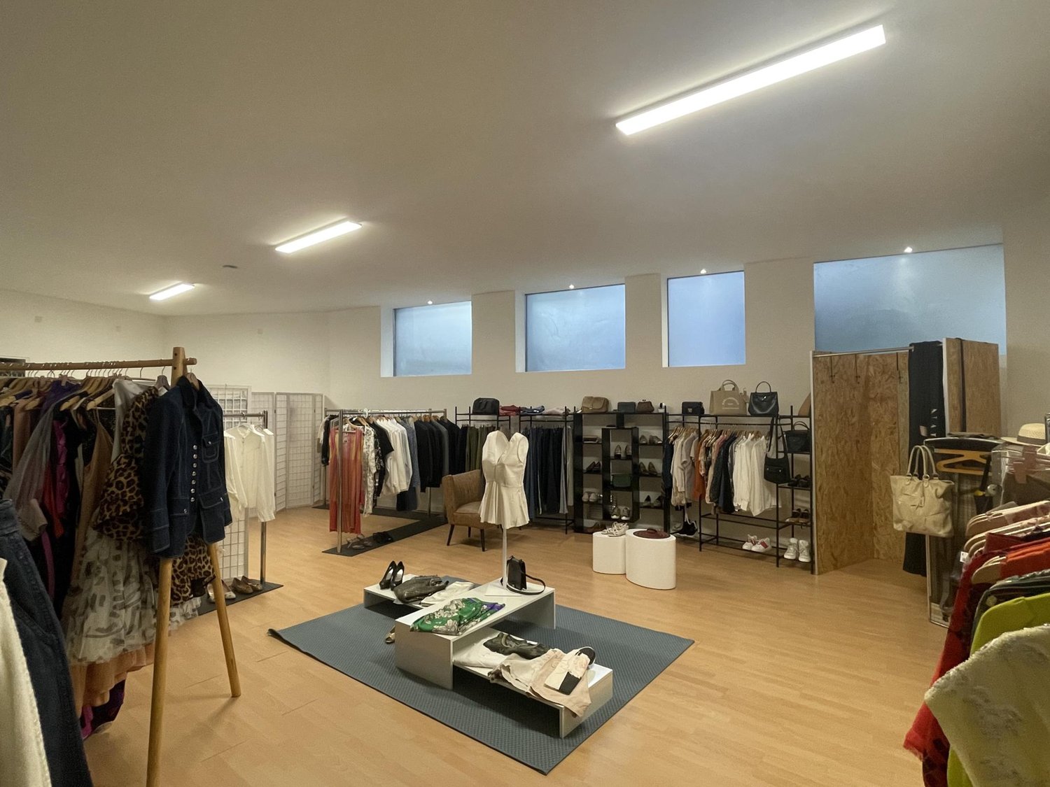 95m² negozio, foto 2 di 9