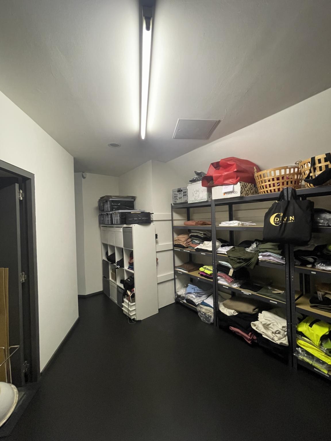 95m² negozio, foto 5 di 9
