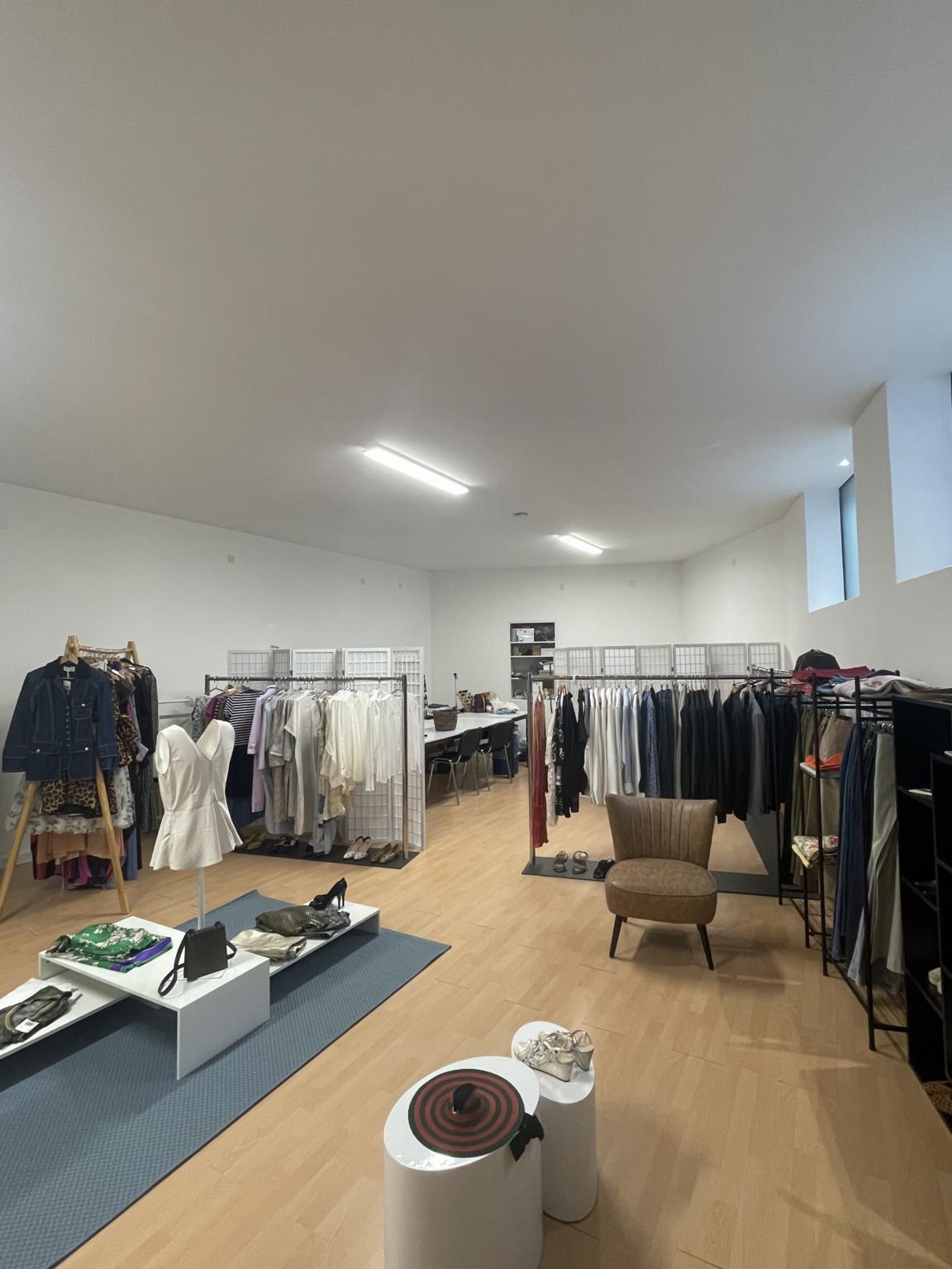 95m² negozio, foto 3 di 9
