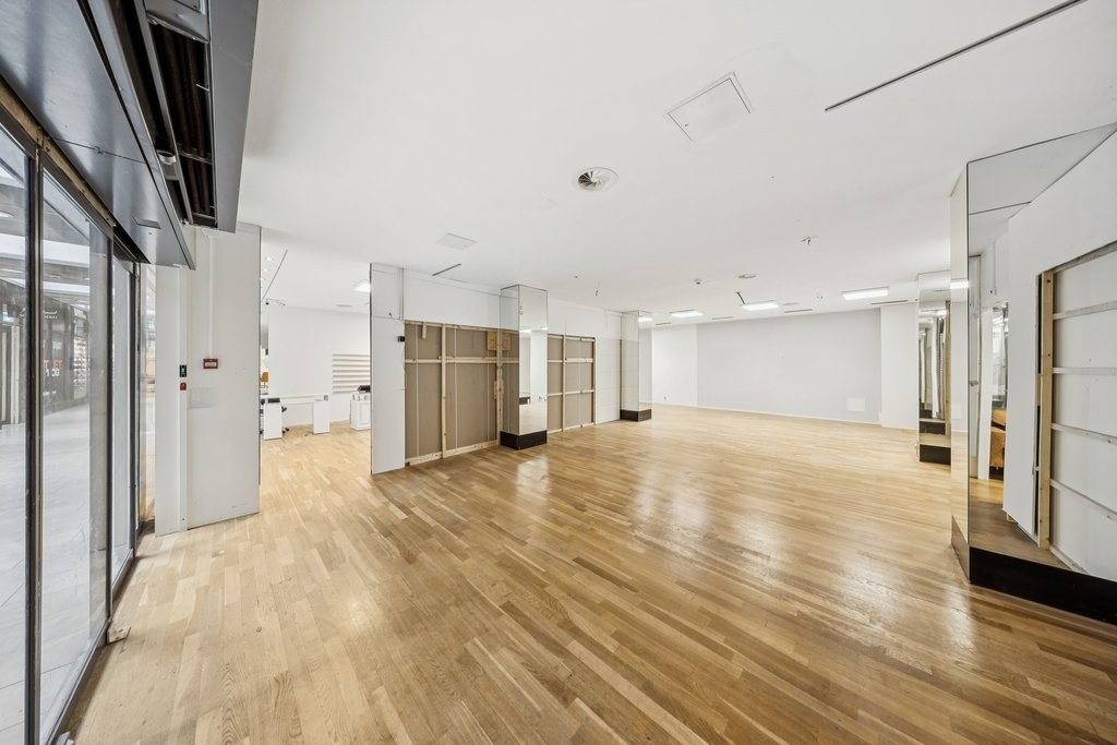163m² shop, Foto 5 von 8