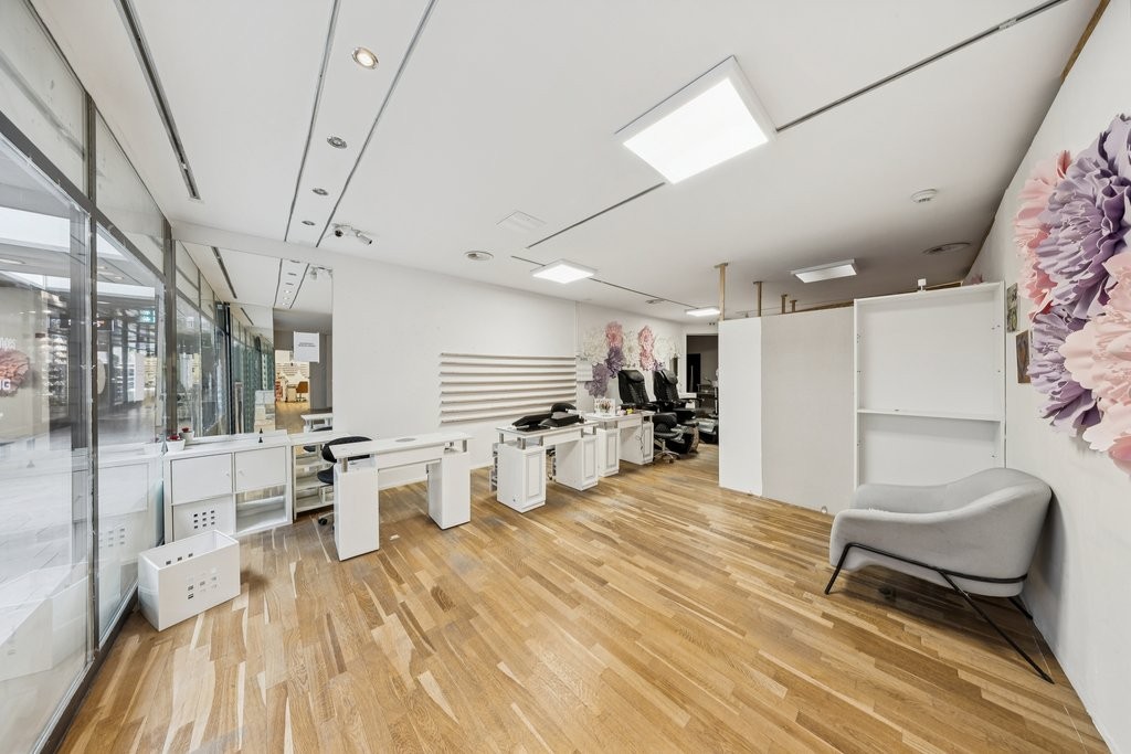 163m² shop, Foto 6 von 8