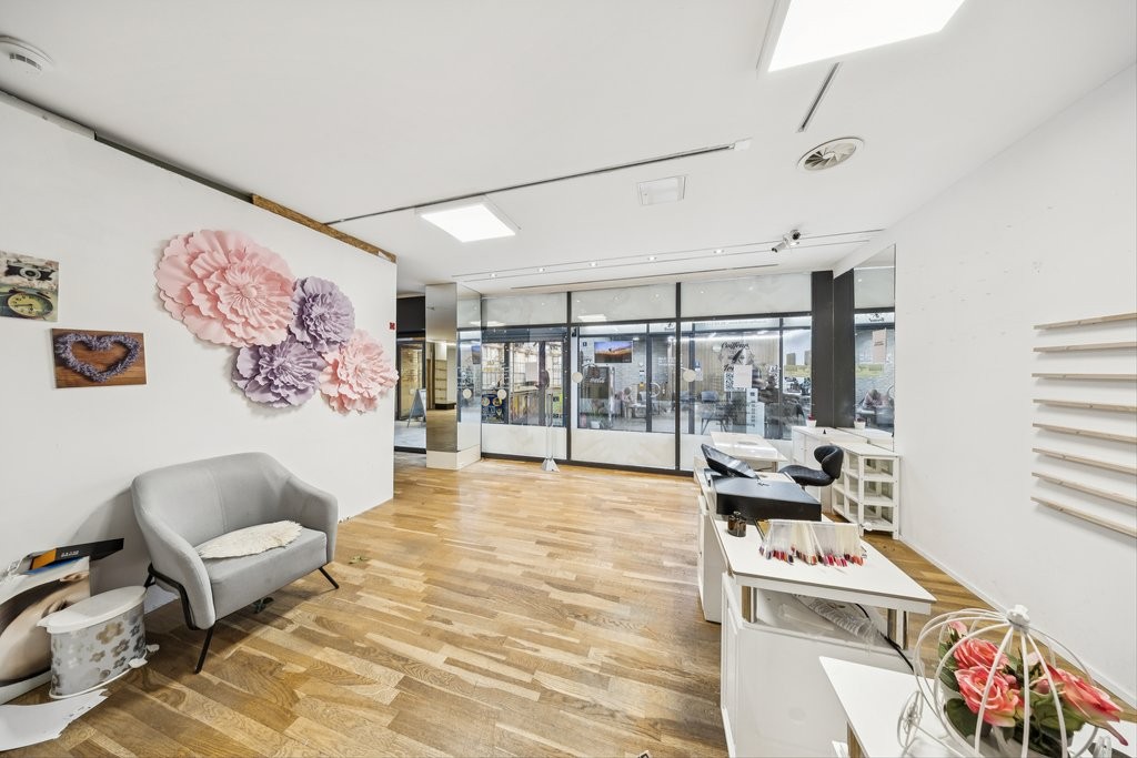 163m² shop, Foto 4 von 8