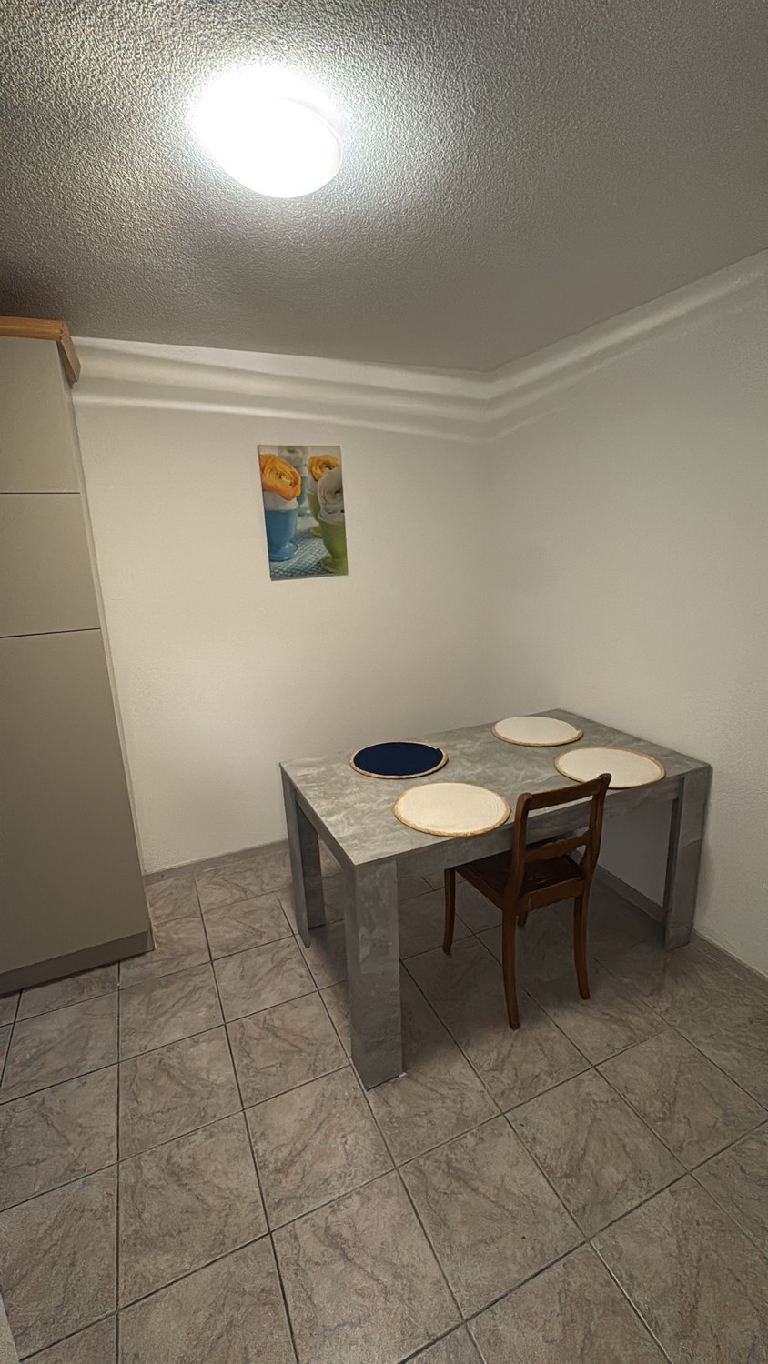 Chambre dans un appartement partagé
Chambre en colocation exclusive dans une maison unifamiliale rénovée avec style – jardin & excellente connexion à Schaffhausen
Cette chambre en colocation n'est pas une offre de colocation classique – mais un concept de vie réfléchi pour les personnes qui attache, photo 9 sur 9