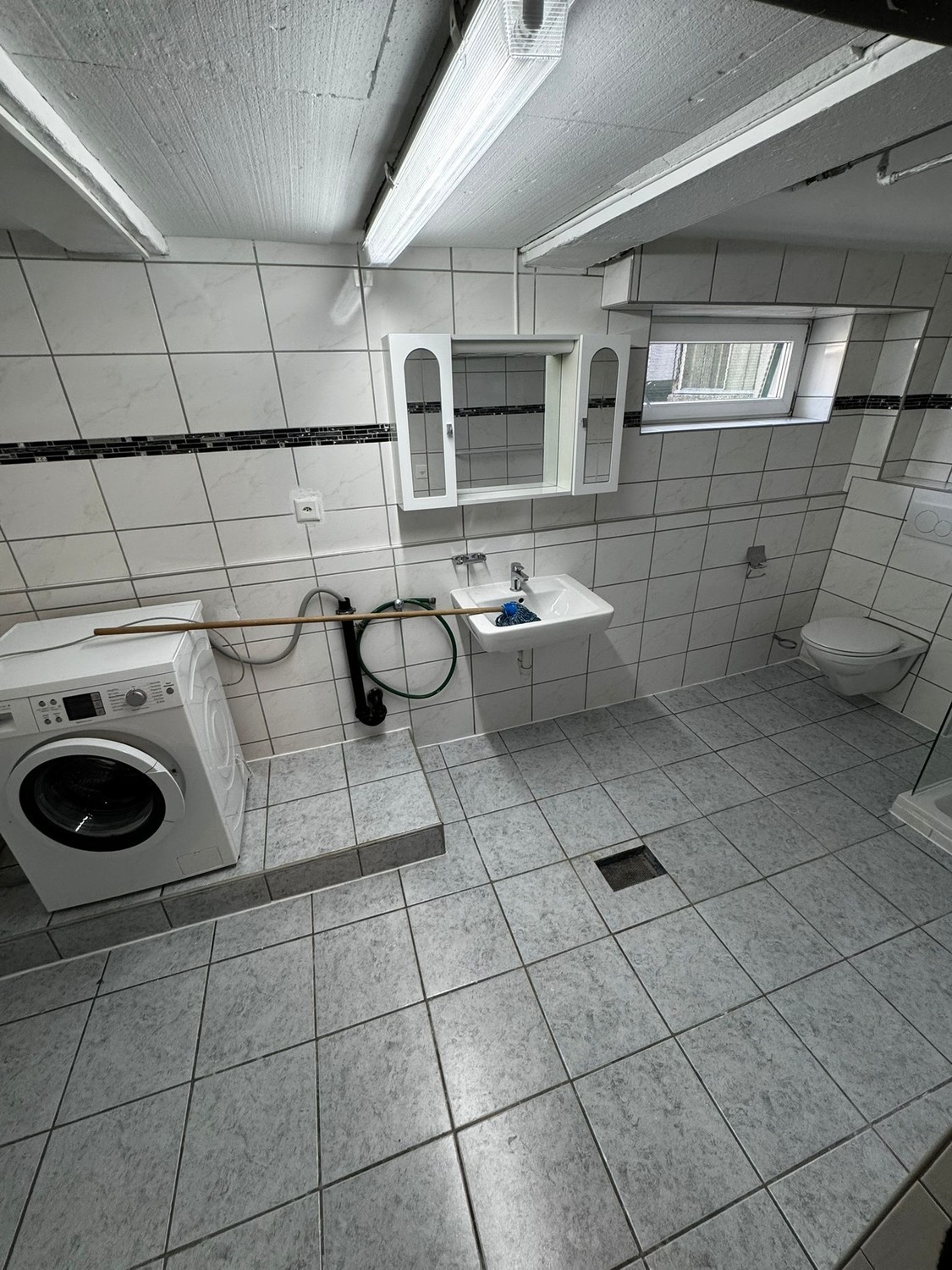 Chambre dans un appartement partagé
Chambre en colocation exclusive dans une maison unifamiliale rénovée avec style – jardin & excellente connexion à Schaffhausen
Cette chambre en colocation n'est pas une offre de colocation classique – mais un concept de vie réfléchi pour les personnes qui attache, photo 7 sur 9