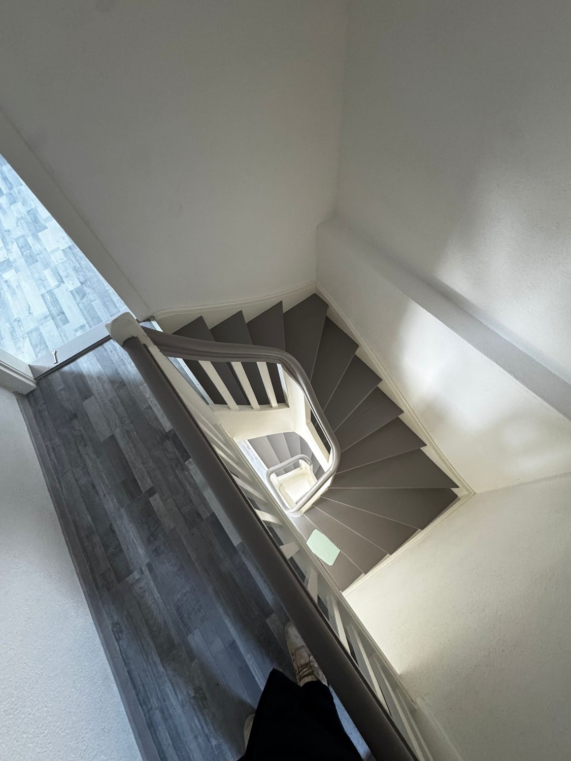 Chambre dans un appartement partagé
Chambre en colocation exclusive dans une maison unifamiliale rénovée avec style – jardin & excellente connexion à Schaffhausen
Cette chambre en colocation n'est pas une offre de colocation classique – mais un concept de vie réfléchi pour les personnes qui attache, photo 5 sur 9