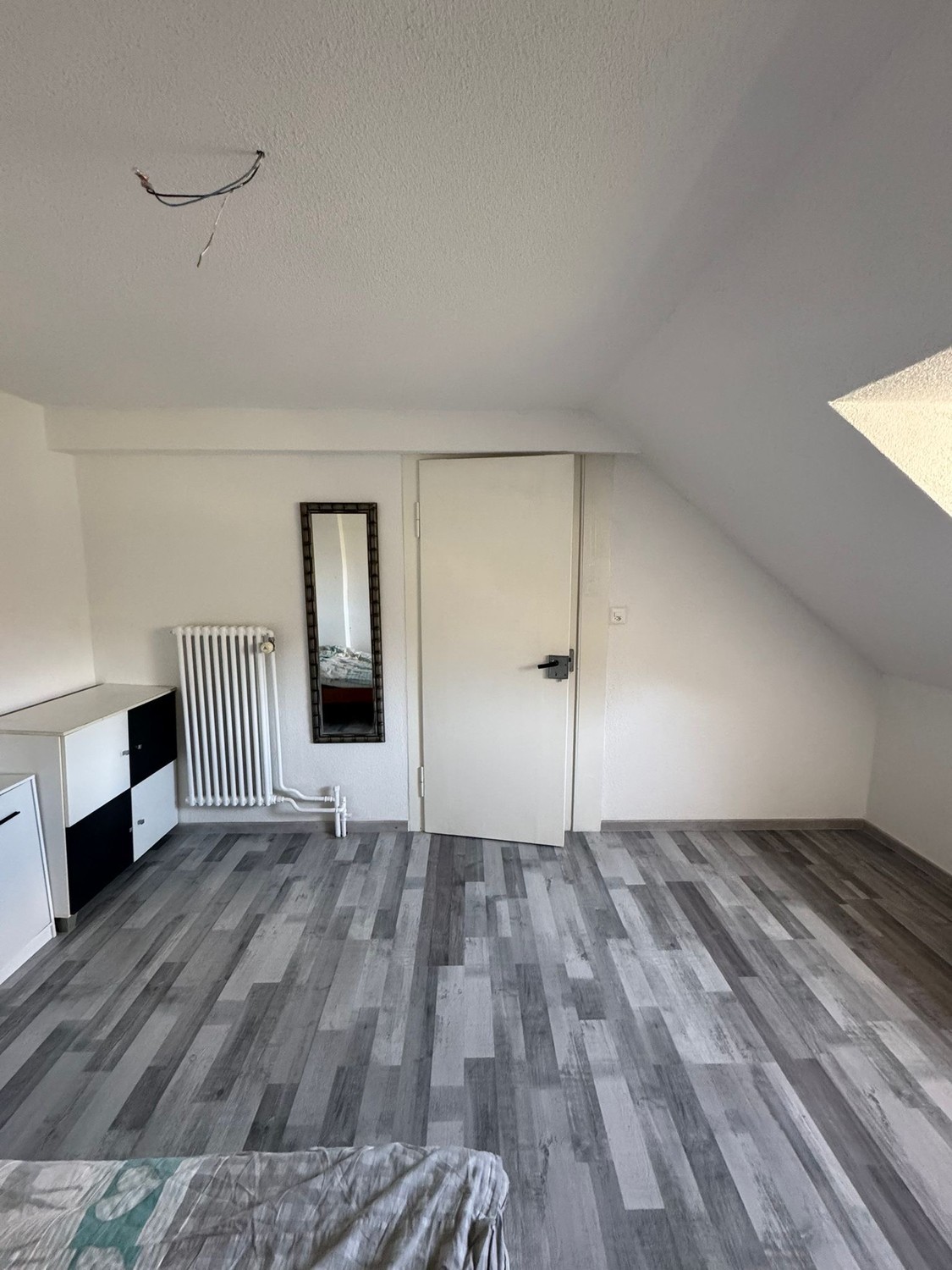 Chambre dans un appartement partagé
Chambre en colocation exclusive dans une maison unifamiliale rénovée avec style – jardin & excellente connexion à Schaffhausen
Cette chambre en colocation n'est pas une offre de colocation classique – mais un concept de vie réfléchi pour les personnes qui attache, photo 3 sur 9