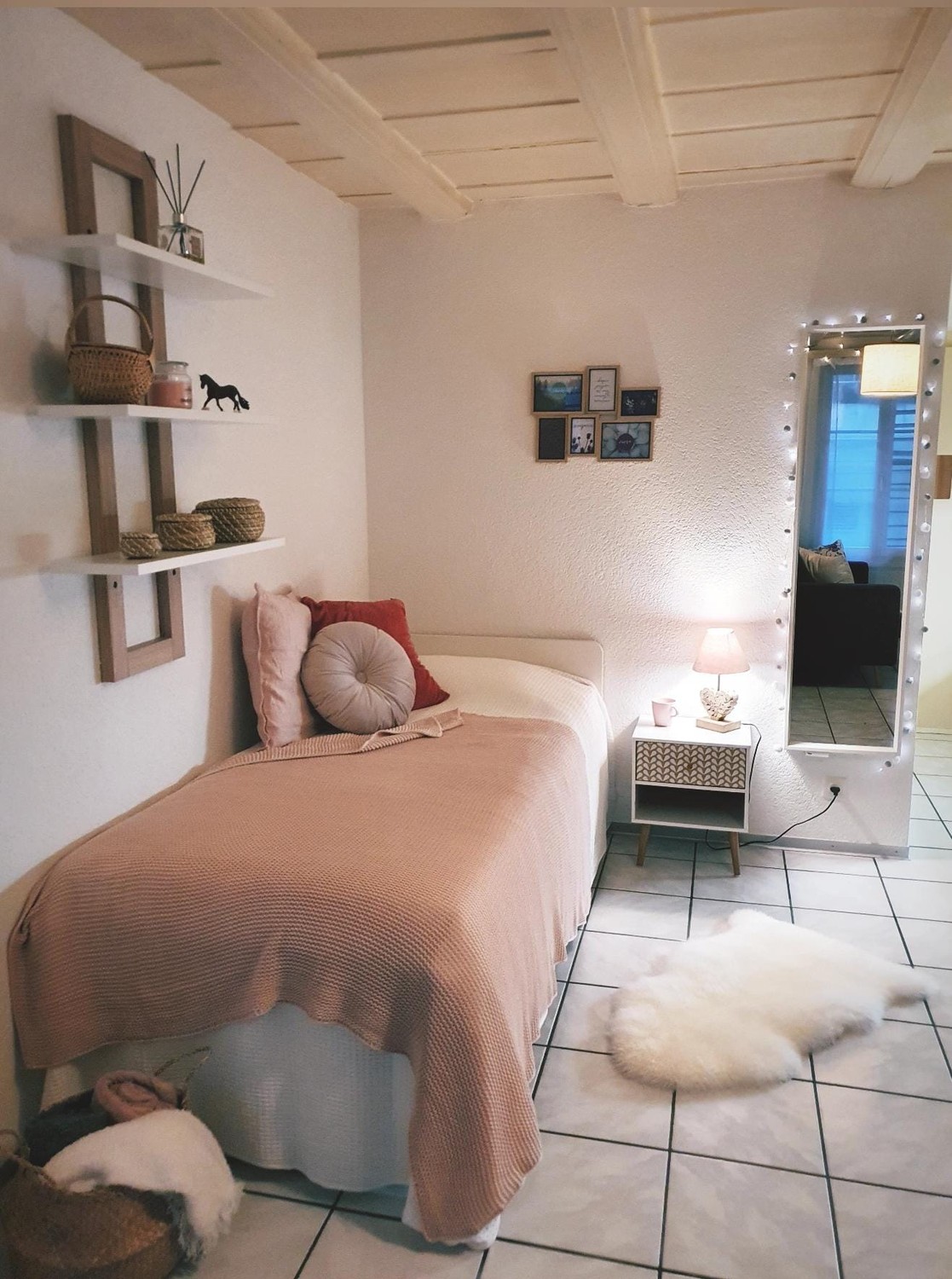 1 room studio, photo 1 of 8