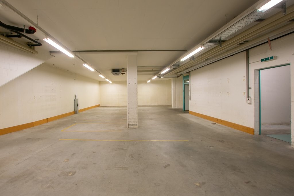 1495m² shop, Foto 6 von 9