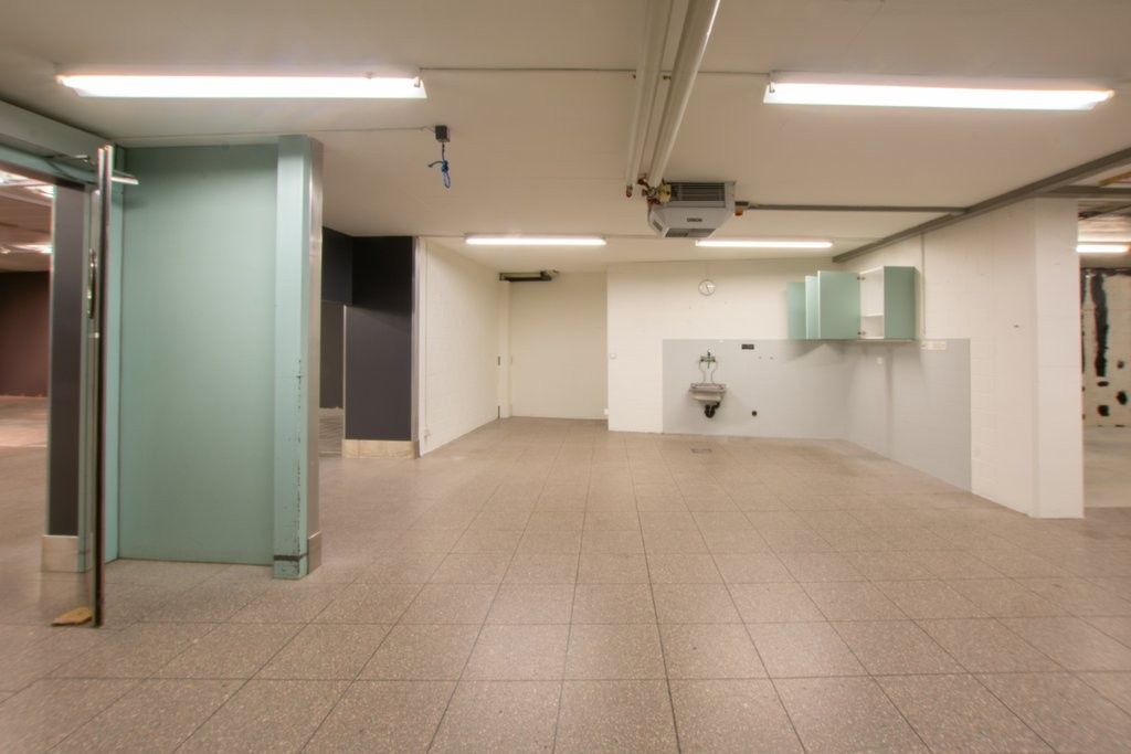 1495m² shop, Foto 4 von 9