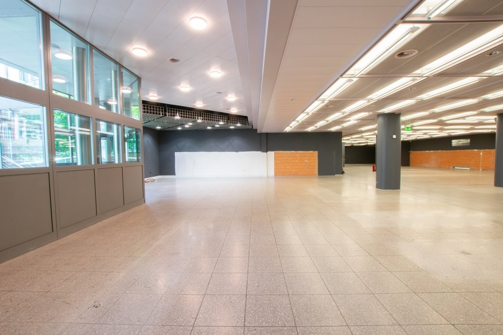 1495m² shop, Foto 1 von 9