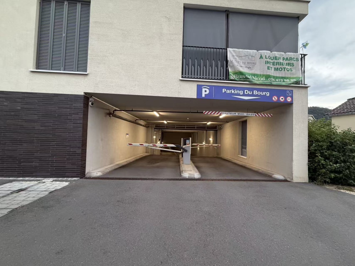 Unterirdischer Parkplatz, Foto 2 von 2