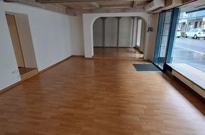 74m² shop