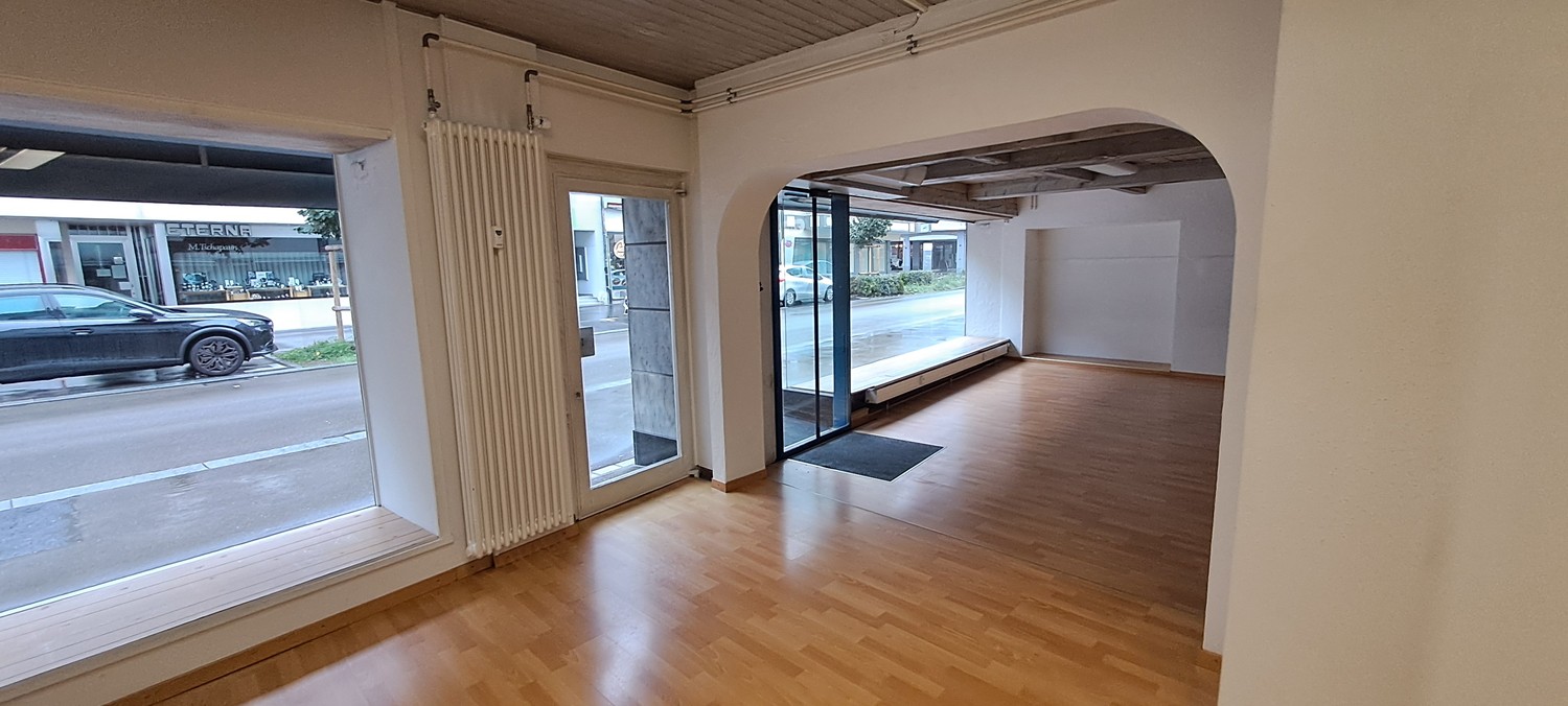 74m² shop