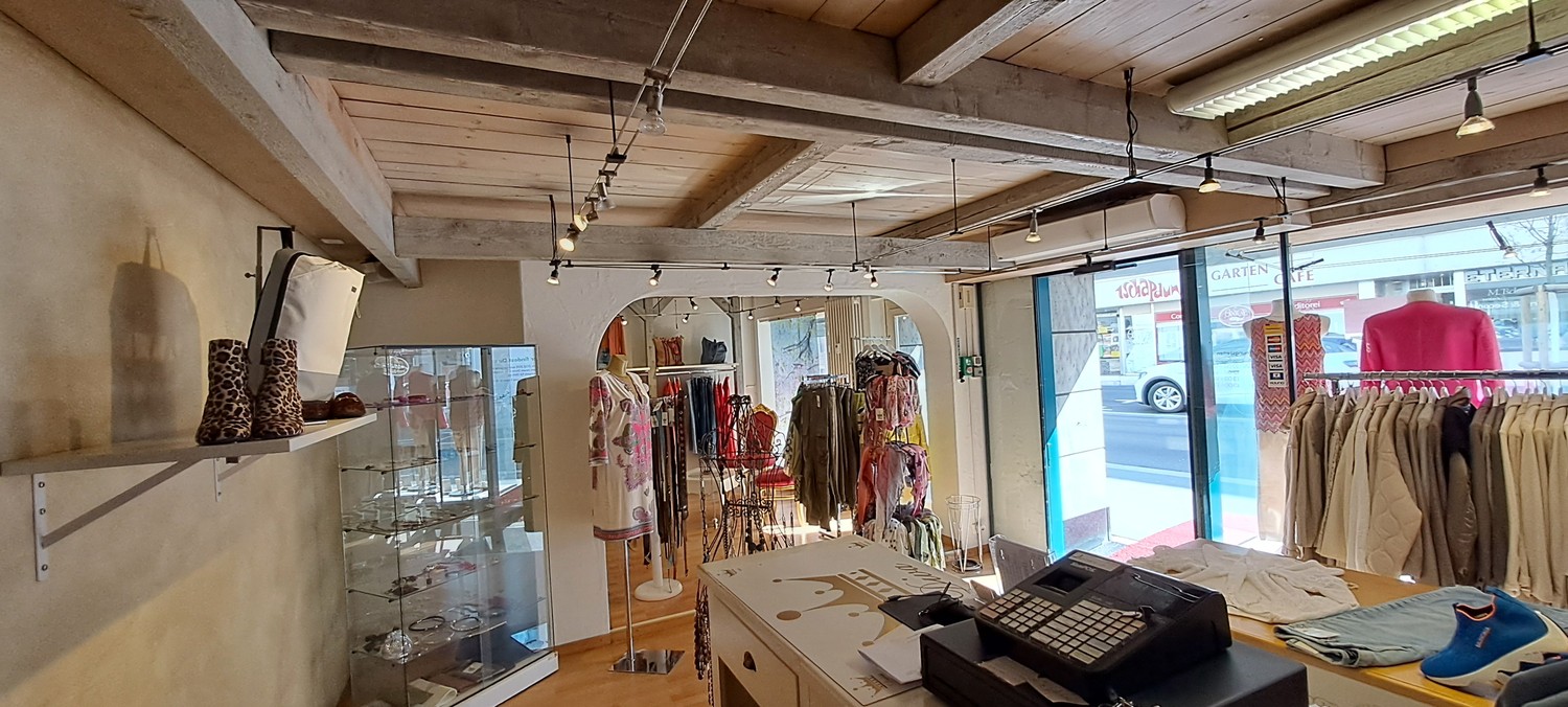 74m² shop