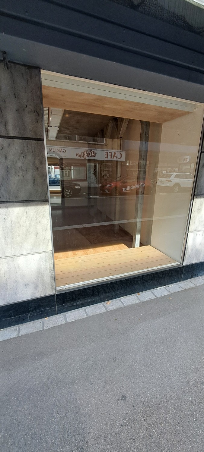 74m² shop