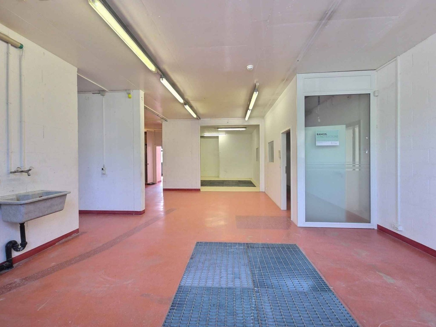 243m² commercial