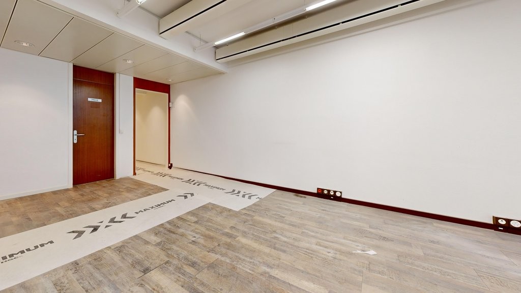 162m² office