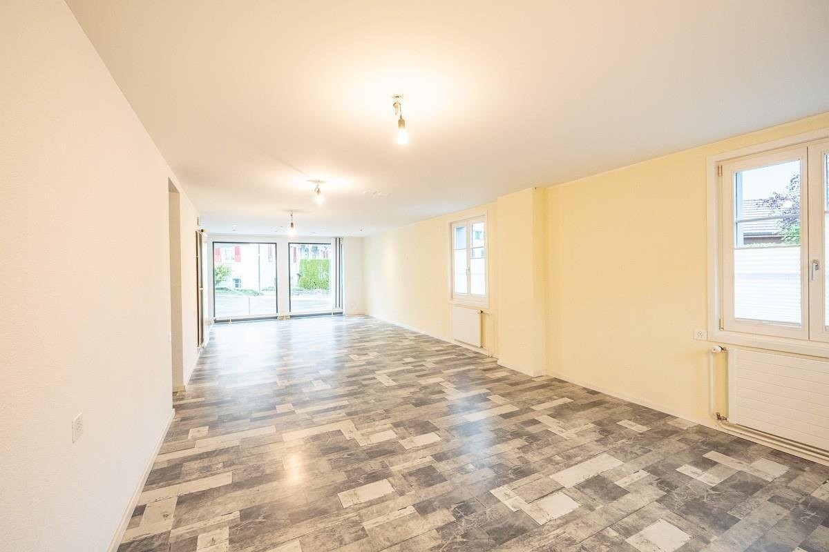 63m² commercial