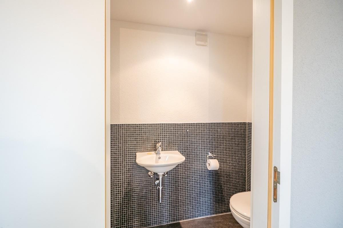 63m² commercial