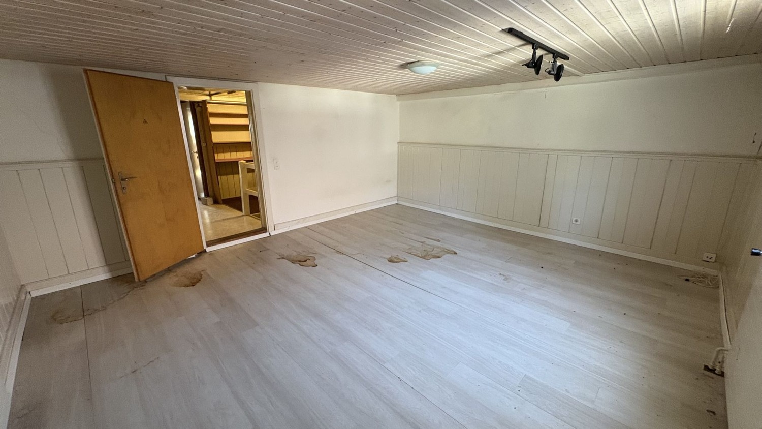 300m² commercial