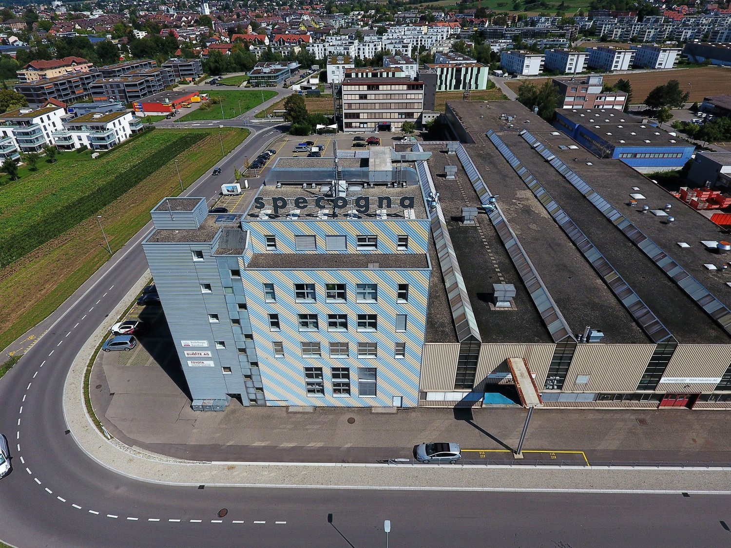 930-1420m² commercial
