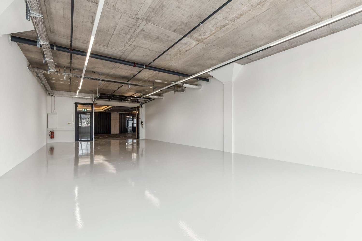 130m² commercial