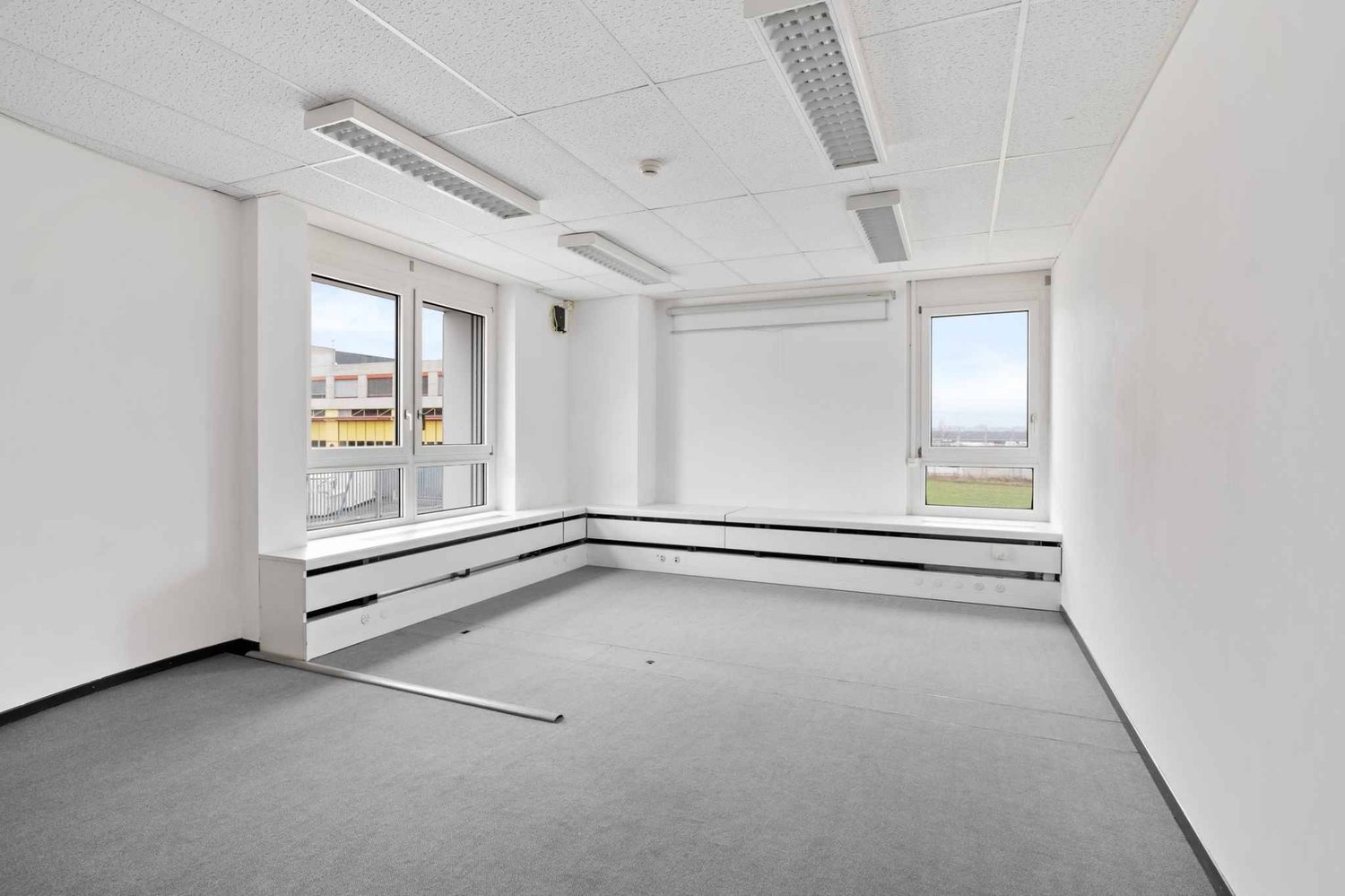 484m² Büro, Foto 1 von 5
