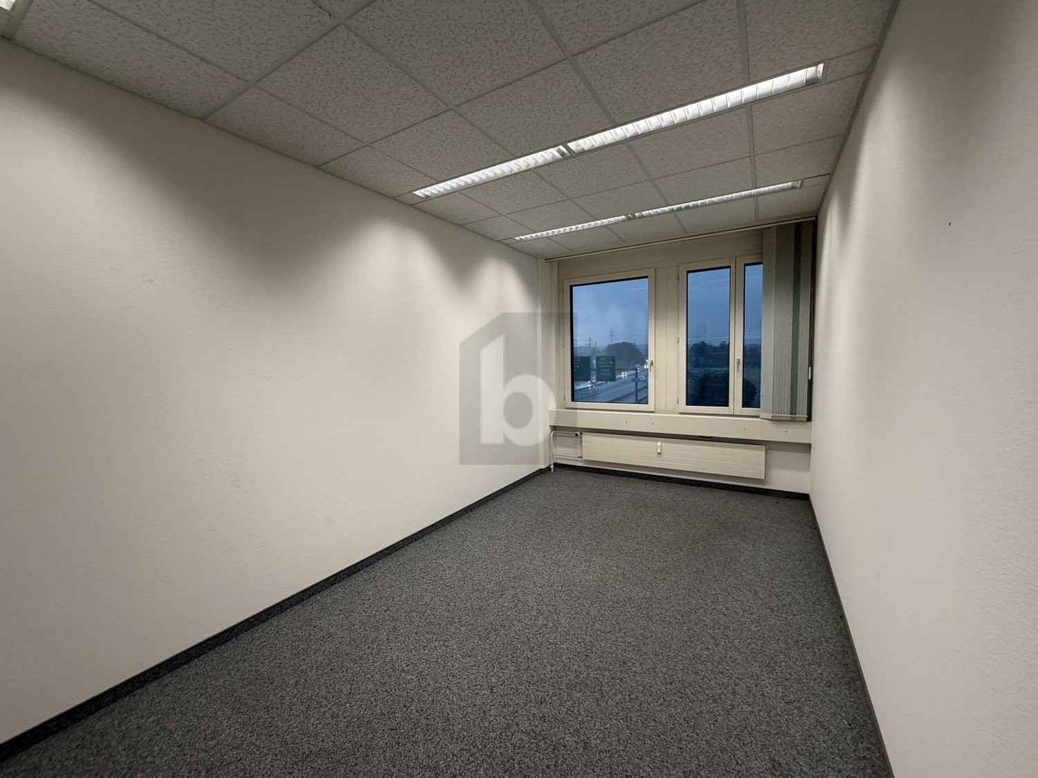 230m² office, Foto 1 von 4