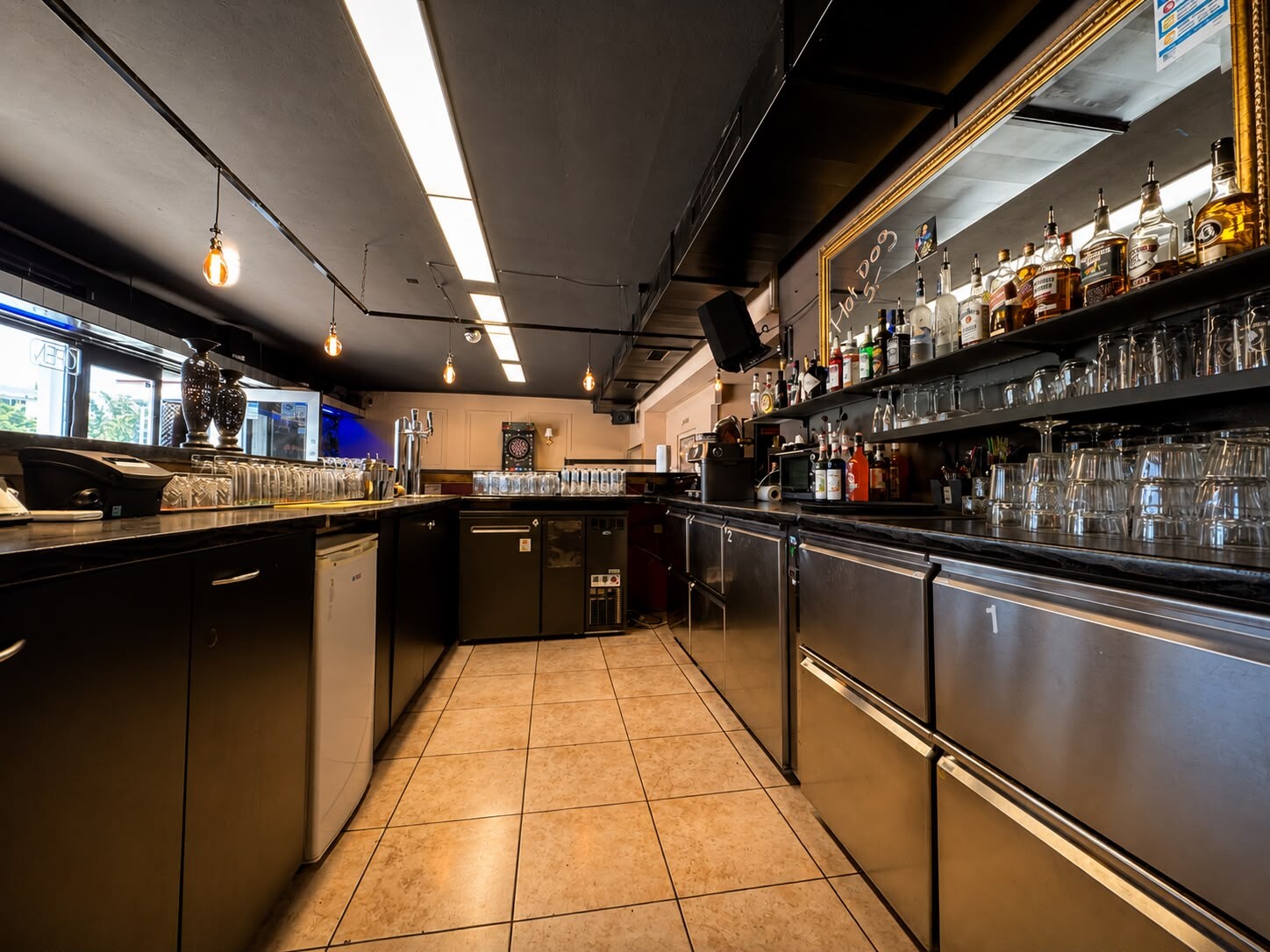 167m² bar
