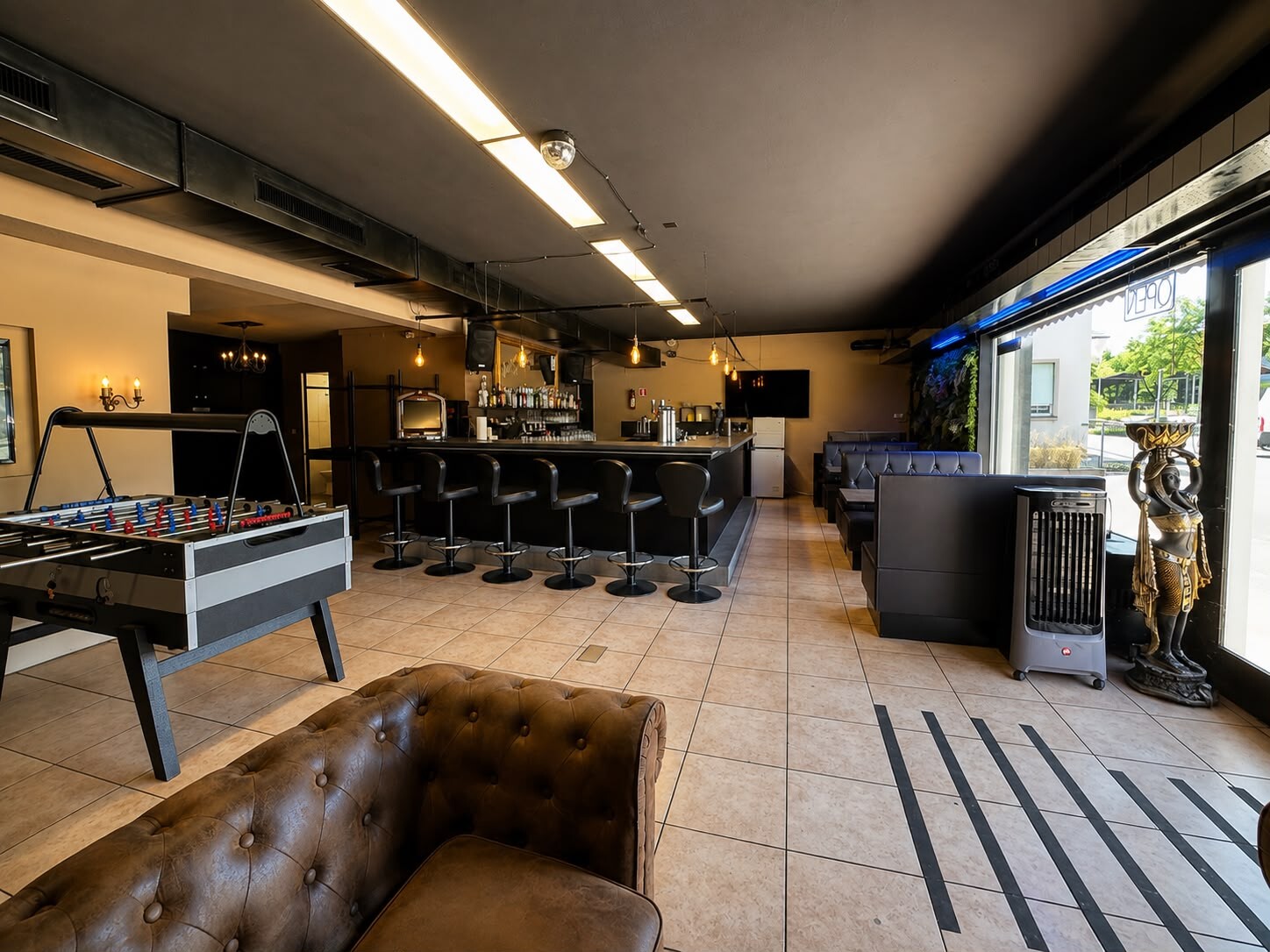 167m² bar