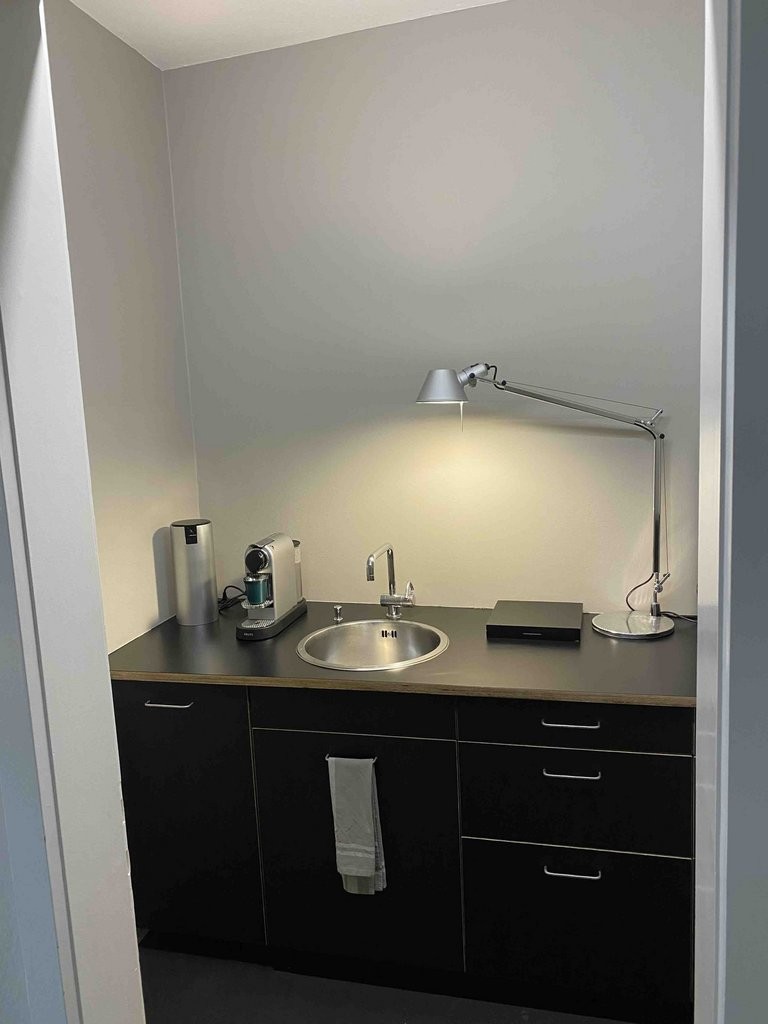 160m² office
