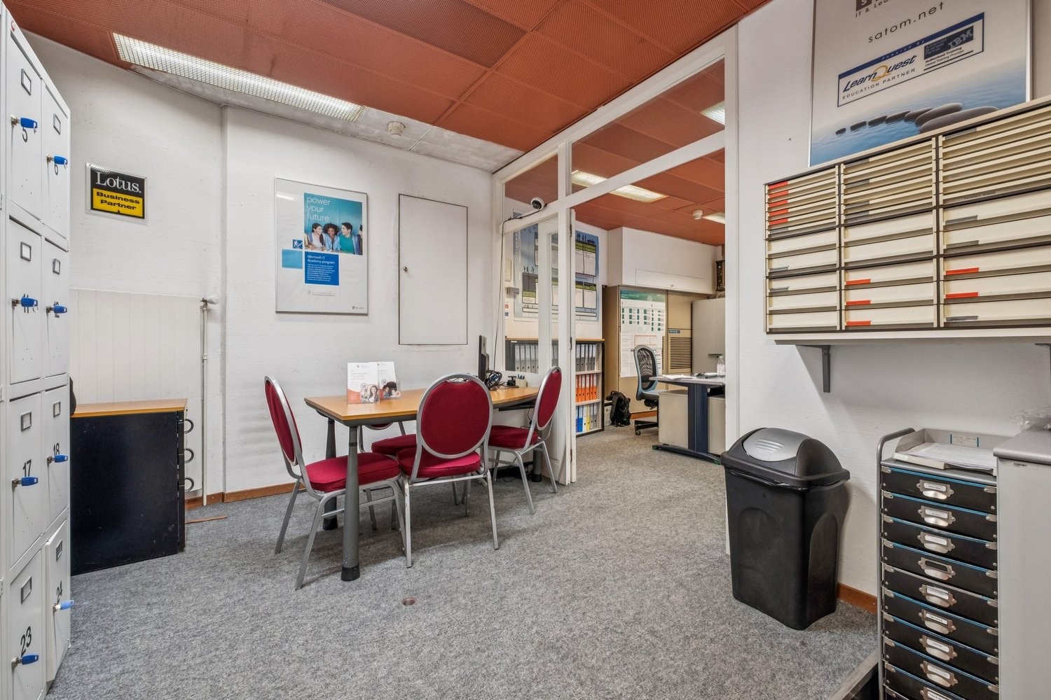 324m² office
