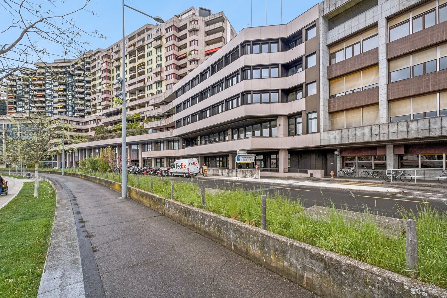 324m² office