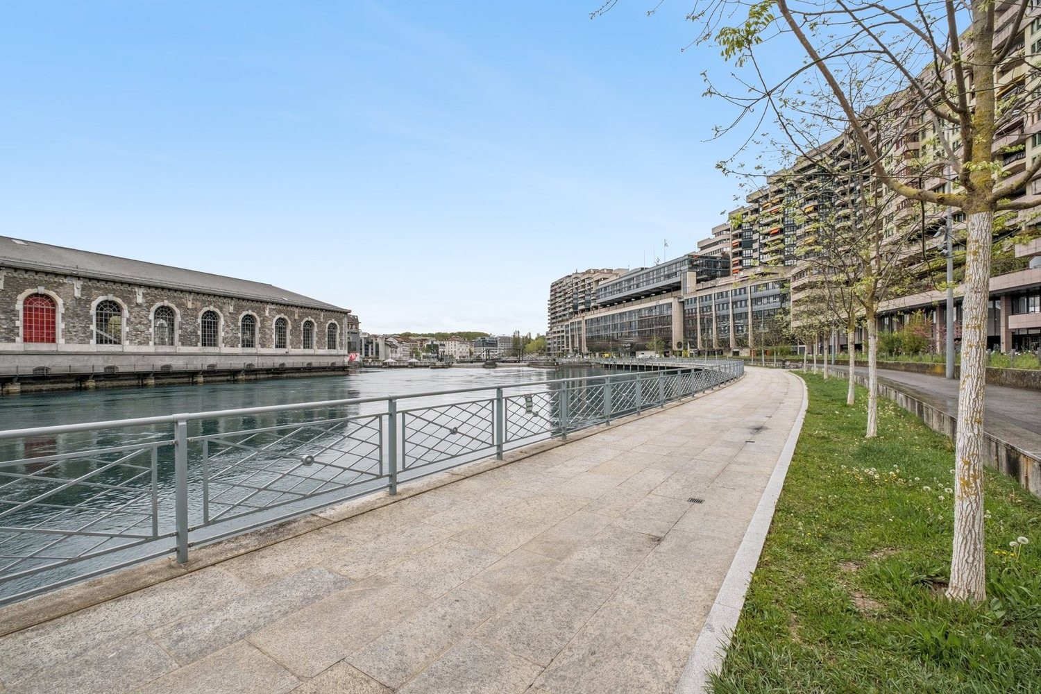 324m² office