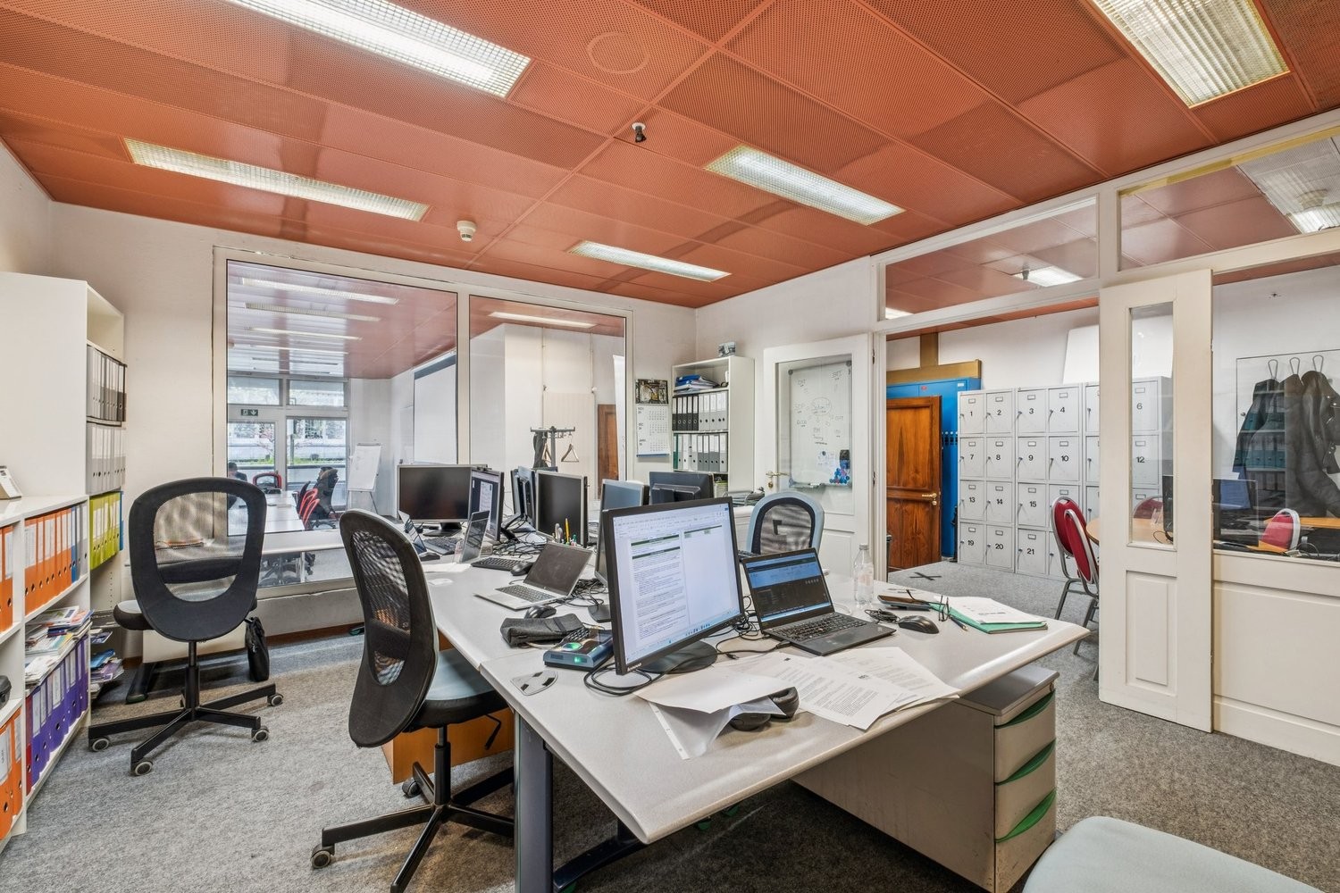 324m² office