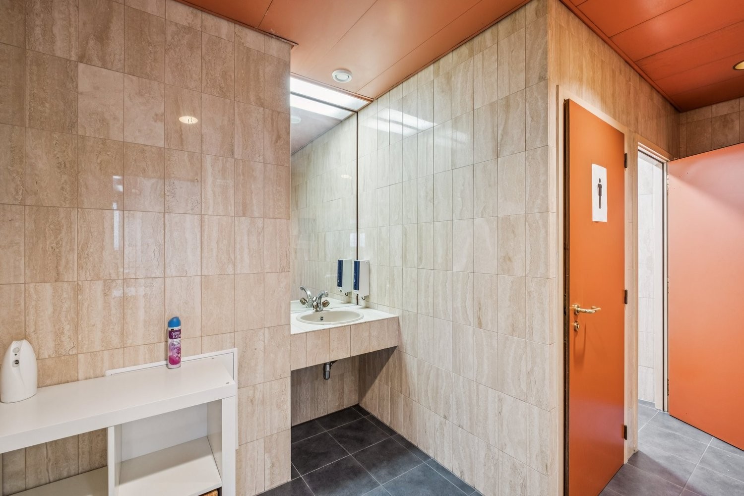 324m² office