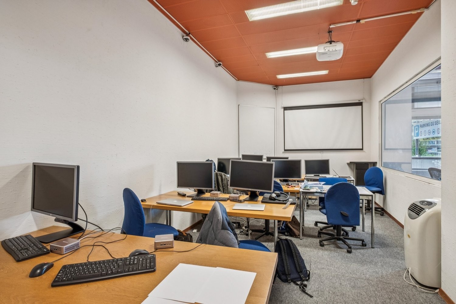 324m² office
