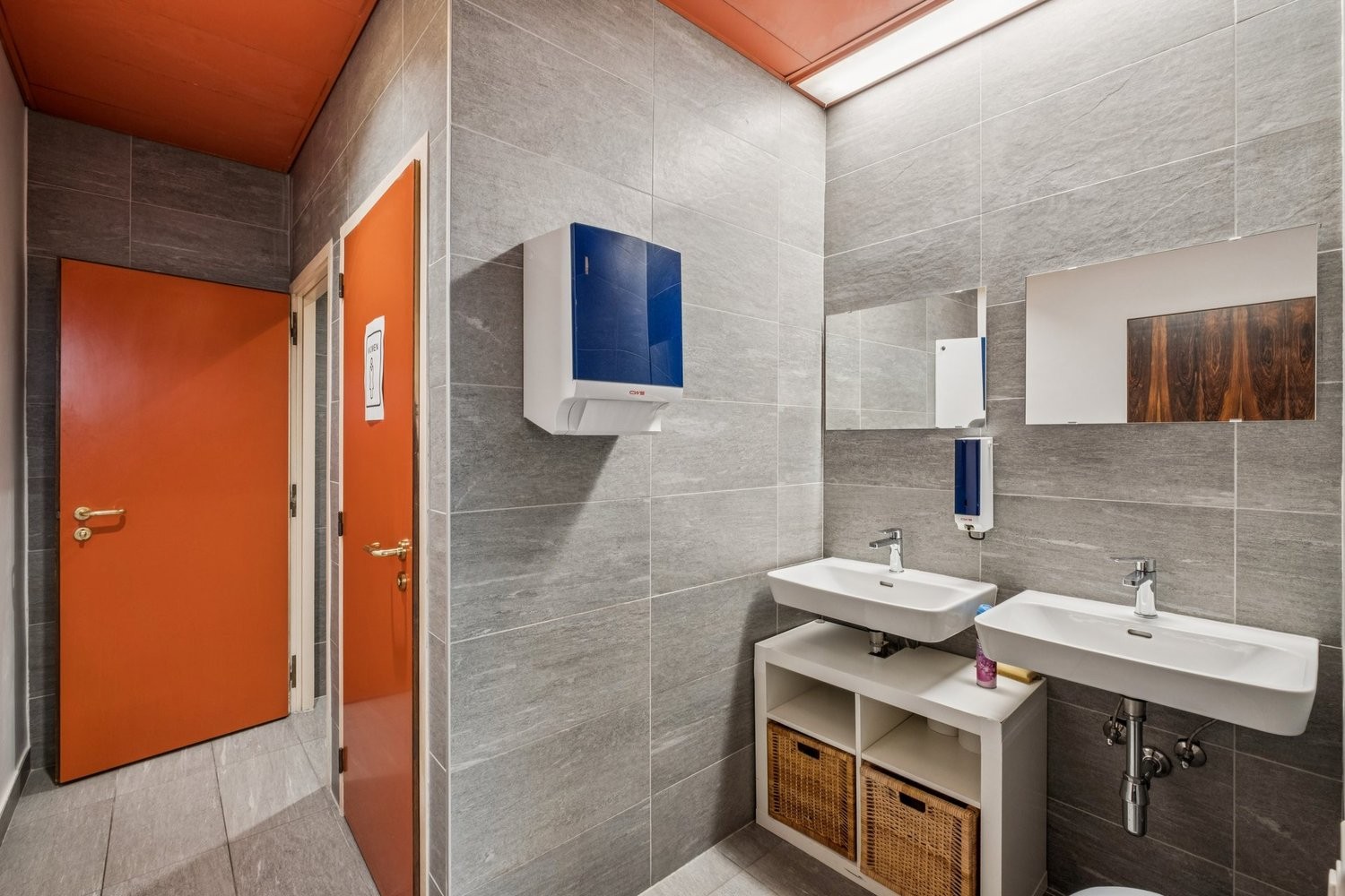 324m² office