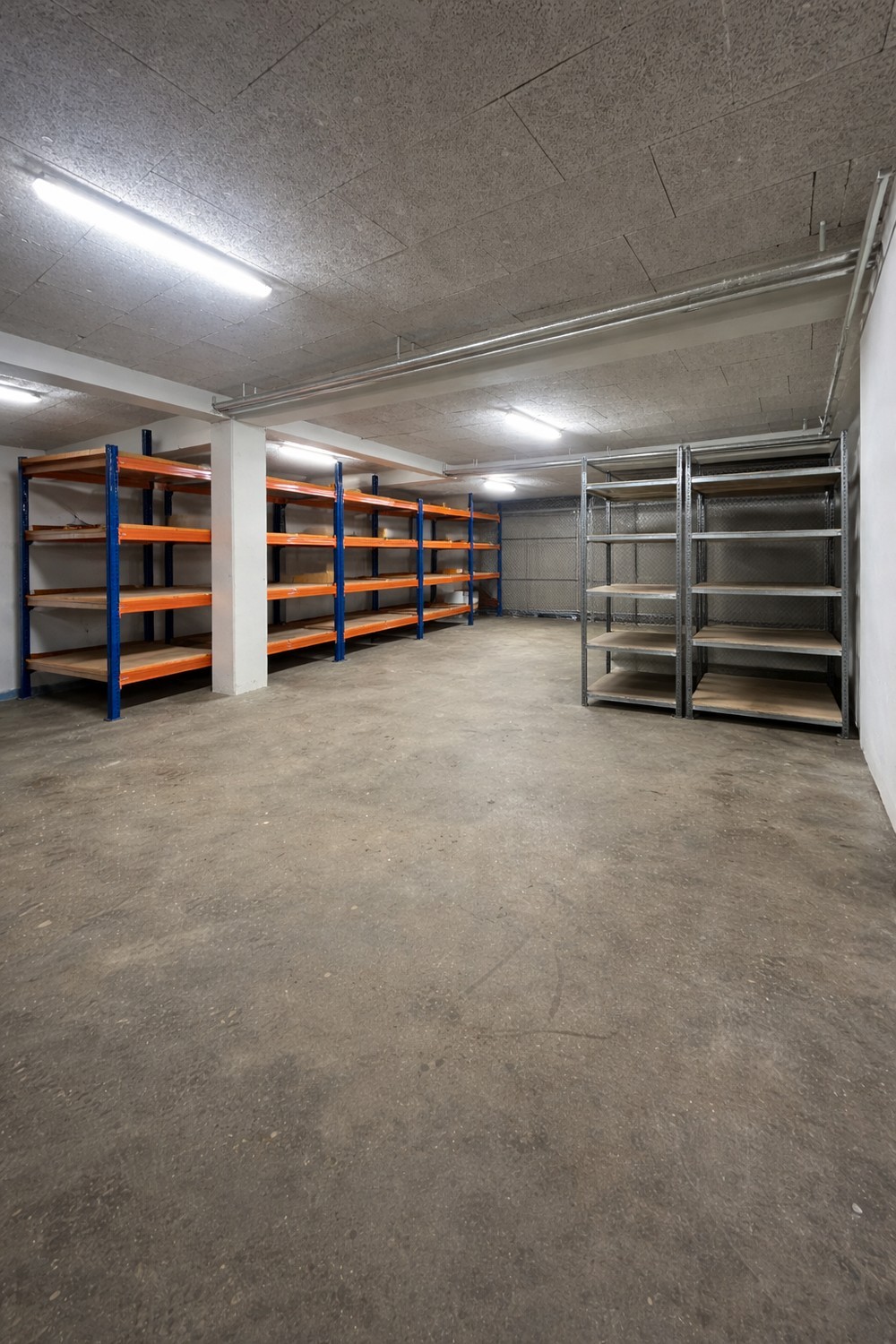 Local de stockage de 121m²