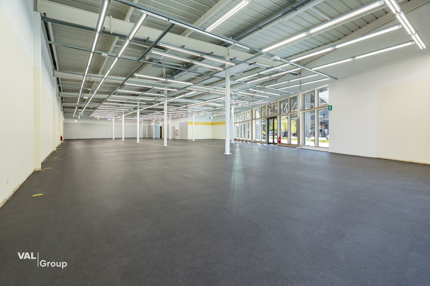 950m² commercial