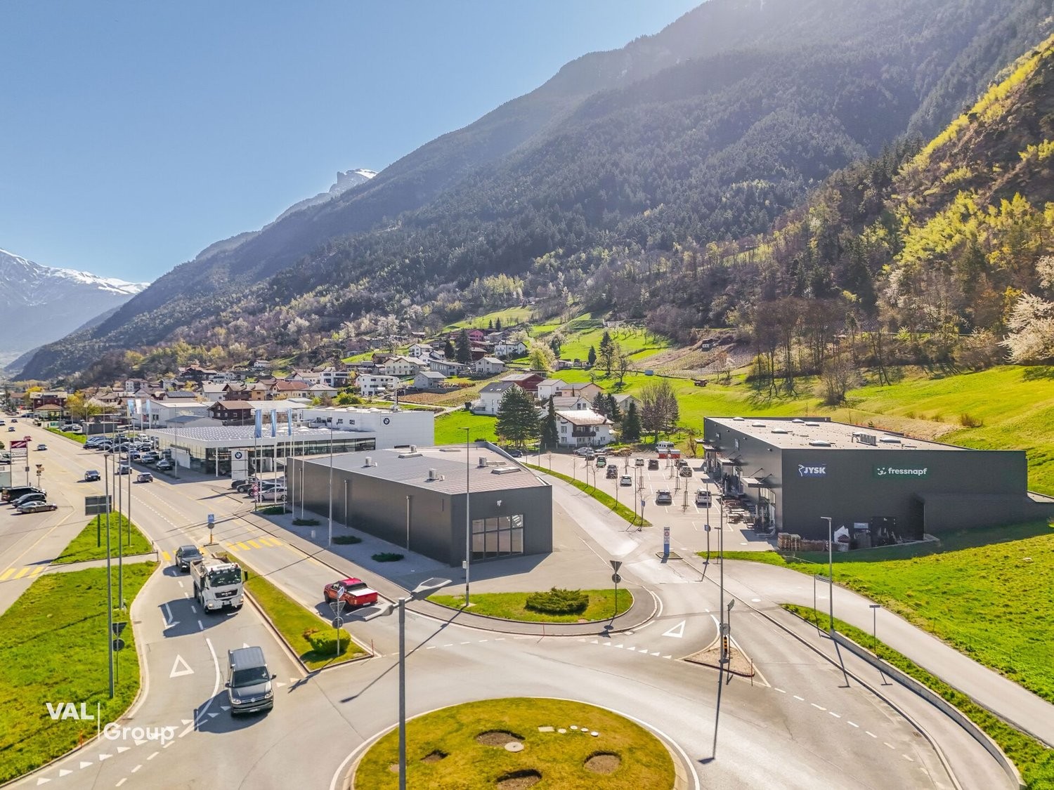 950m² commercial