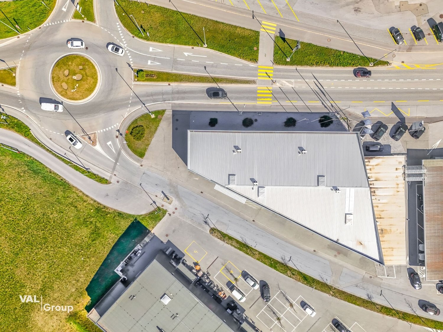 950m² commercial