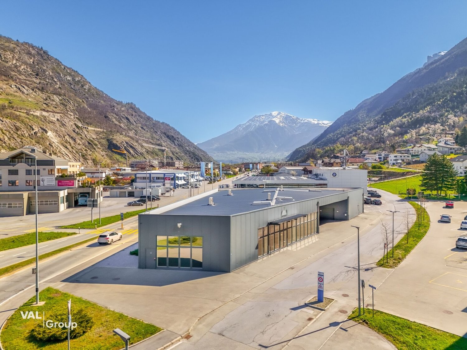 950m² commercial