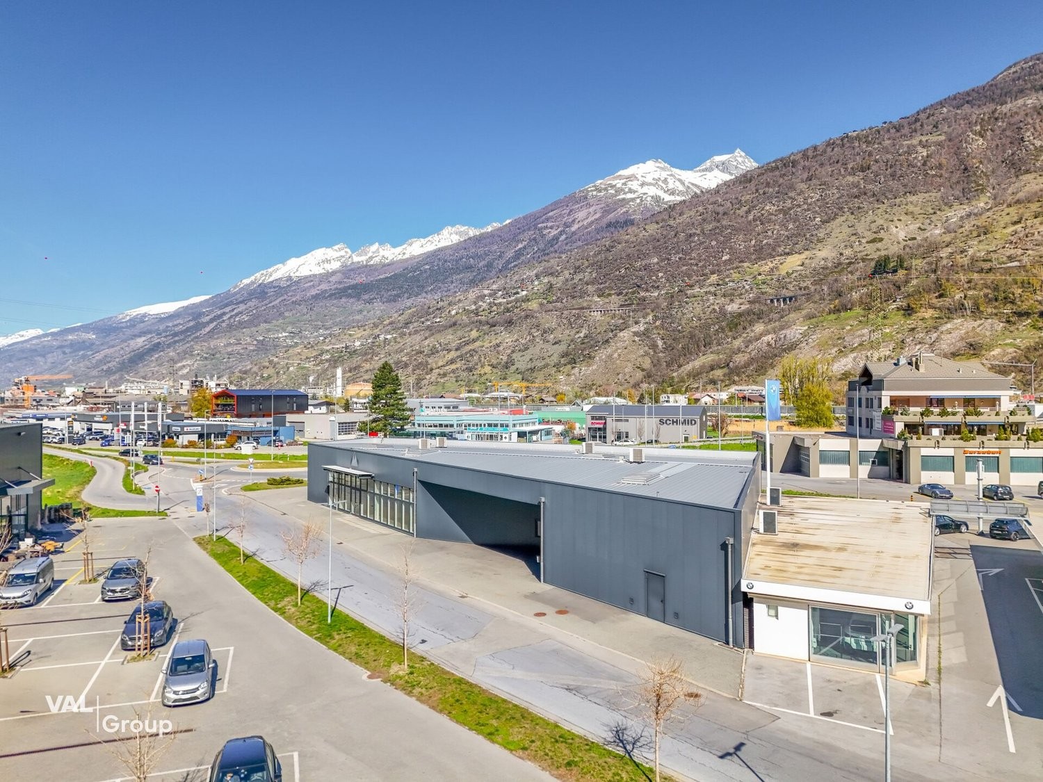 950m² commercial