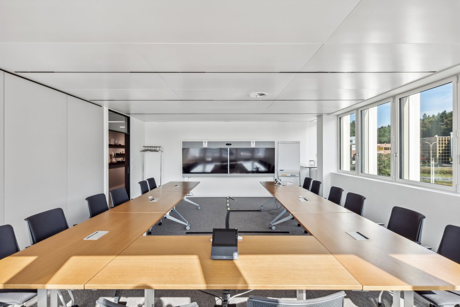 Bureau de 261m², photo 1 sur 4