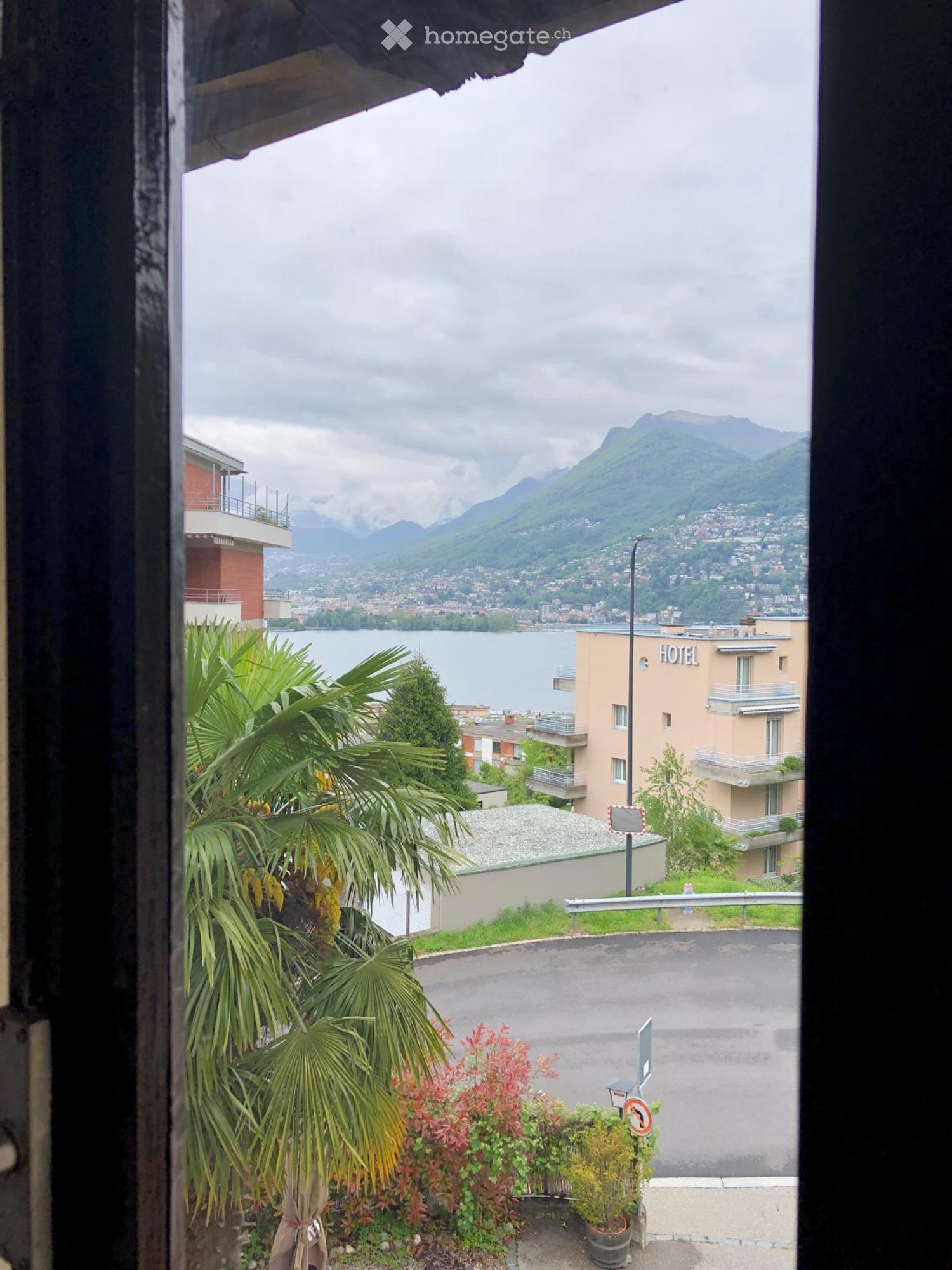 2-Zimmer-Wohnung

Zu vermieten in Paradiso im 2. Stock (kein Aufzug) in einem Haus aus dem 1700 eingerichtete Wohnung.

Öffentliche Verkehrsmittel in unmittelbarer Nähe.

Ab sofort frei.

Miete chf 1100.00 + chf 150.00 Nebenkosten.

Waschmaschine und Trockner zur Verfügung.

Ab sofort verfügbar.