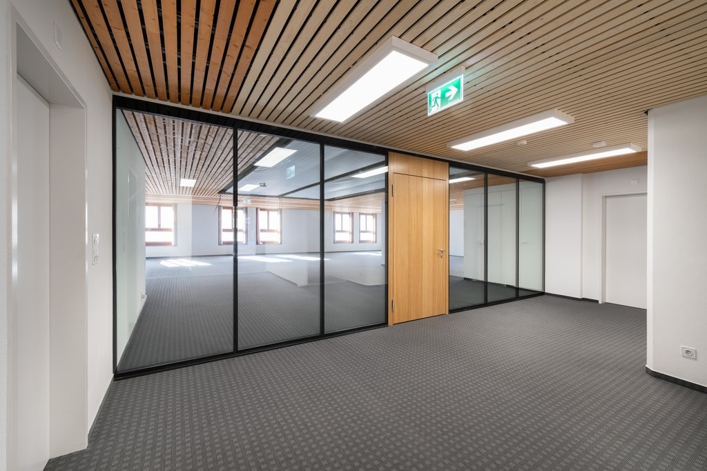 260m² office
