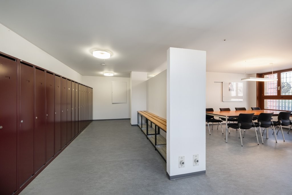 260m² office