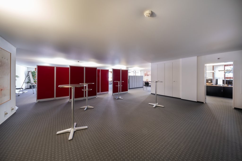 260m² office